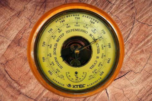 Що таке атмосферний тиск і що вимірюється?