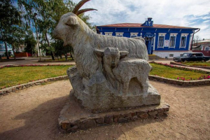 Де в нашій країні є пам'ятник кози? Де в нашій країні є пам'ятник кози?