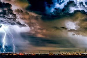 Які природні явища зустрічаються в атмосфері? Які природні явища зустрічаються в атмосфері?