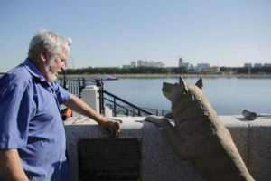 У набережній благовєщенську встановлено пам'ятник собаці У набережній благовєщенську встановлено пам'ятник собаці