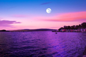 Чому місяць впливає на нашу планету? Чому місяць впливає на нашу планету?