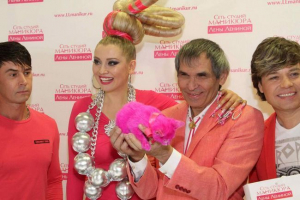 Єдиний рожевий кіт помер Єдиний рожевий кіт помер