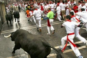 В іспанії, бик вбив чоловіка під час гонки В іспанії, бик вбив чоловіка під час гонки
