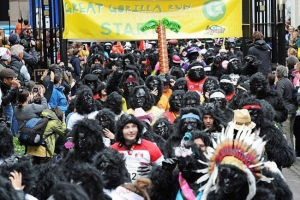 У вихідні у лондоні, горила біг У вихідні у лондоні, горила біг