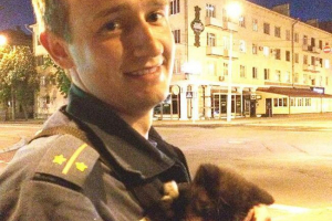 Zoozrechniki з білорусі врятували кошеня, застряг у вулиці Zoozrechniki з білорусі врятували кошеня, застряг у вулиці